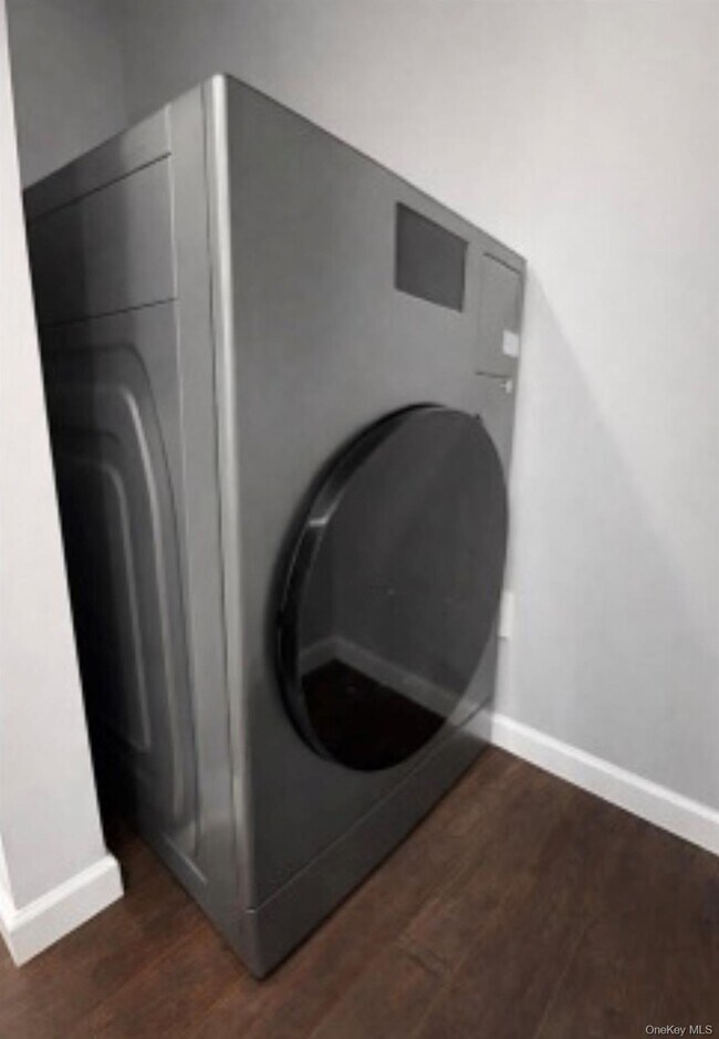 Building Photo - 19 Lee Ave