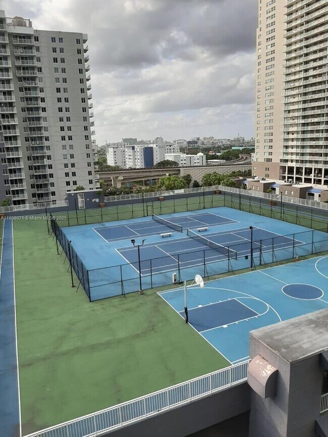 Building Photo - 800 N Miami Ave