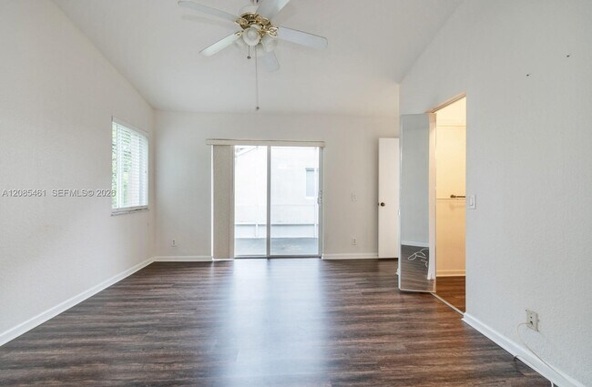 Building Photo - 1211 Golden Cane Dr
