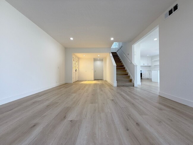 Building Photo - Stunning Remodeled Home in South Huntington Beach – Minutes to the Beach!