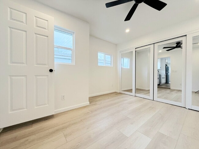 Building Photo - 1163 1/2 East 70th Street