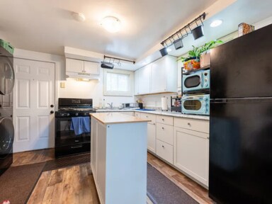 kitchen - 906 N Division Ave