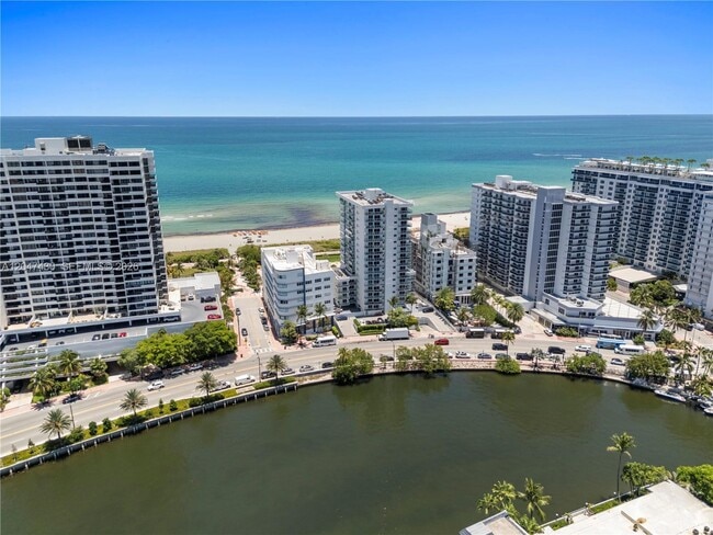Building Photo - 2457 Collins Ave