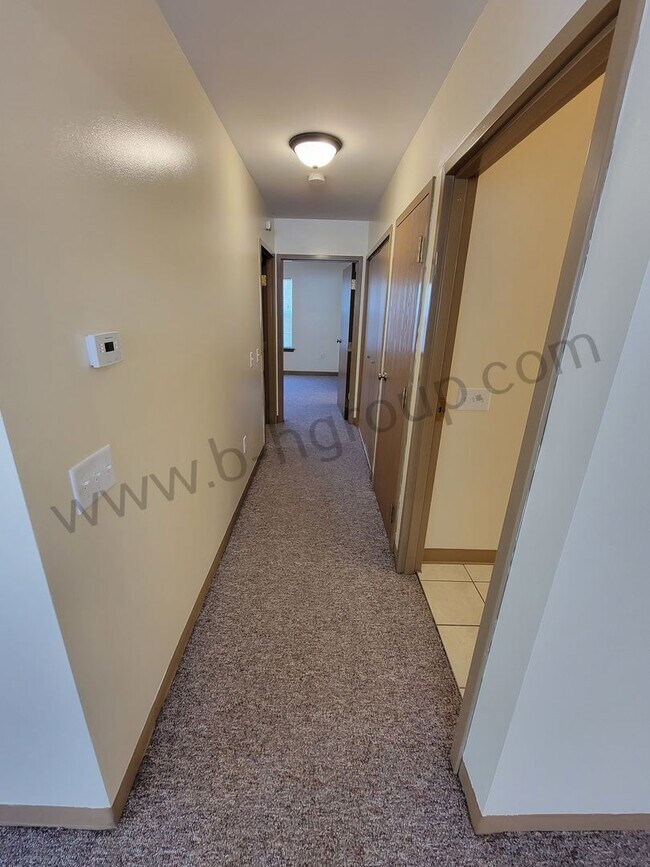 Building Photo - 8760 Sheridan Rd