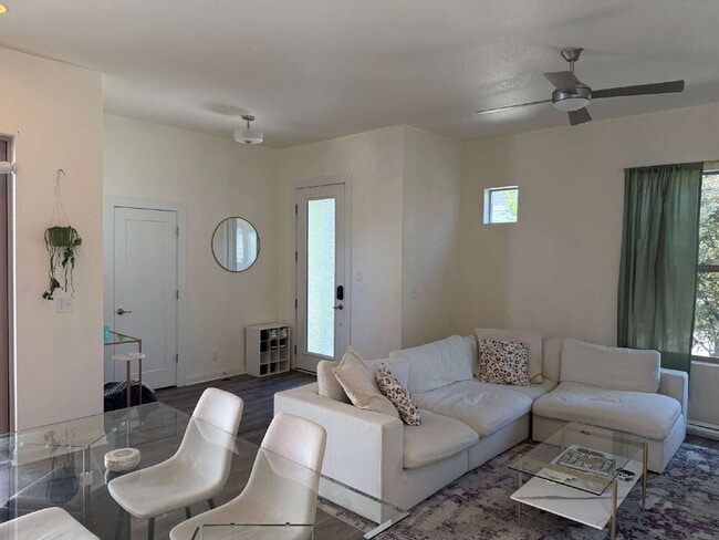 Building Photo - "Spacious 4-Bedroom Sanctuary with 3.5 Bat...