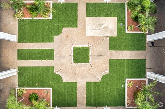 Courtyard - Alta Vista