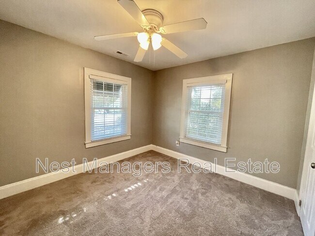 Building Photo - 228 Pinecrest Dr