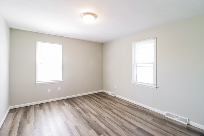 Building Photo - 3841 Hollybrook Dr