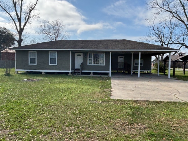 Building Photo - 38501 Duplessis Rd