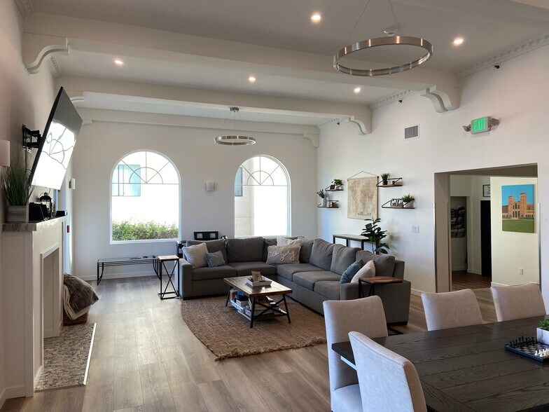 Building Photo - 626 Landfair Ave.