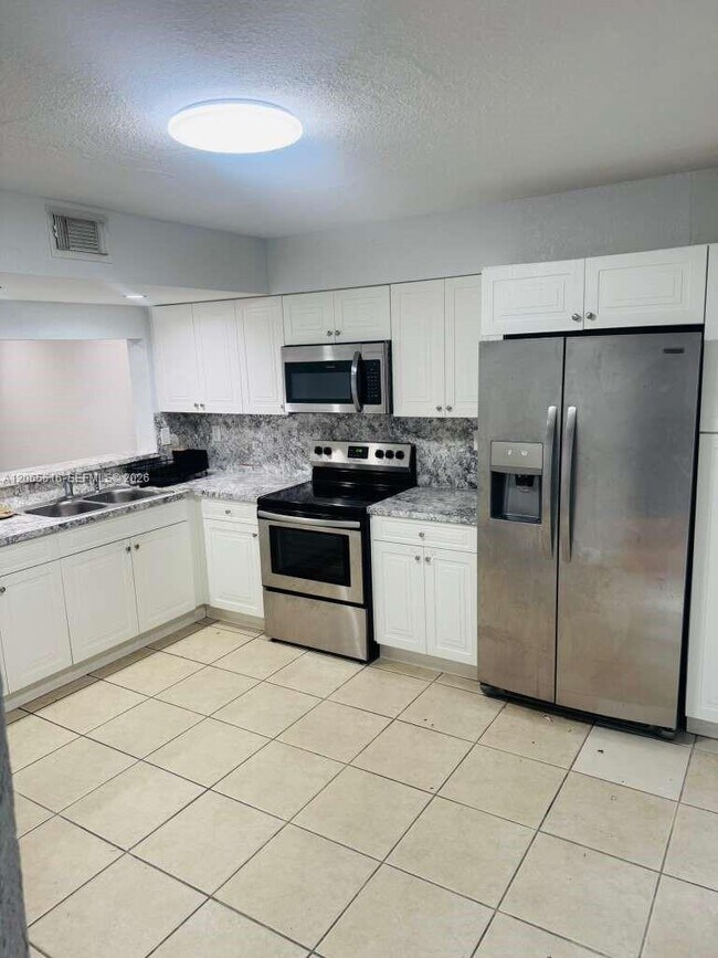Building Photo - 8270 SW 149th Ct