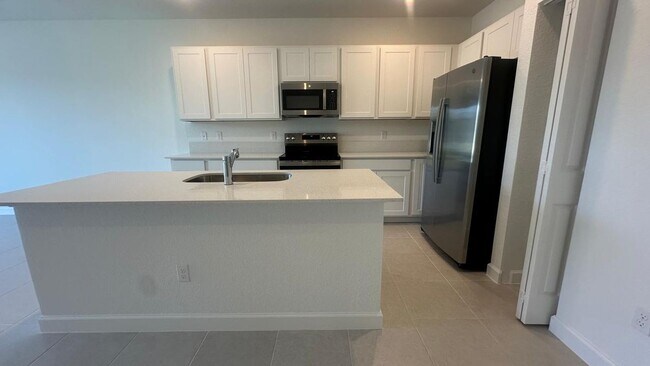 Building Photo - 553 Rivergrass St