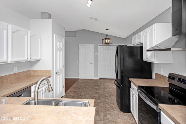 Building Photo - 2167 S Cranbrook Ave