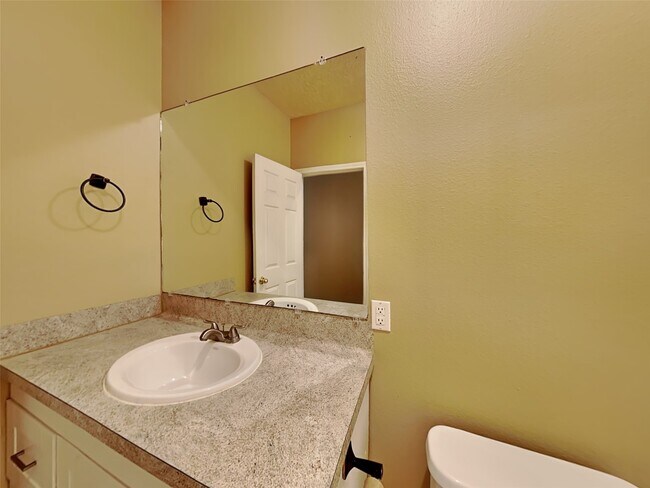 Building Photo - 906 Crystal River