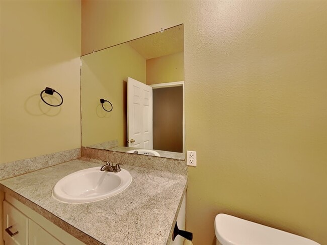 Building Photo - 906 Crystal River Rd