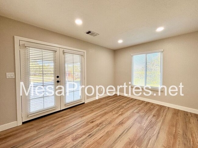 Building Photo - 7095 Lyons Ave