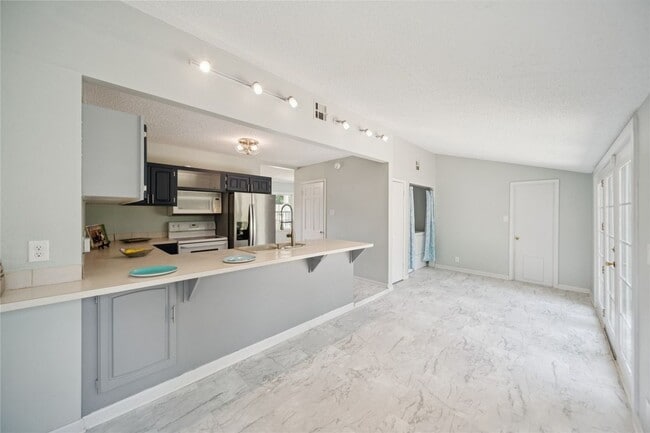 Building Photo - 1417 S Quebec Ave