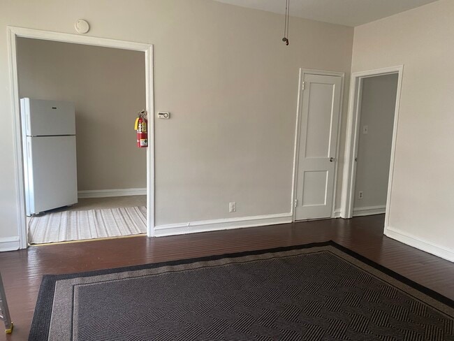 Entrance to kitchen off of livingroom. - 114 E Main St