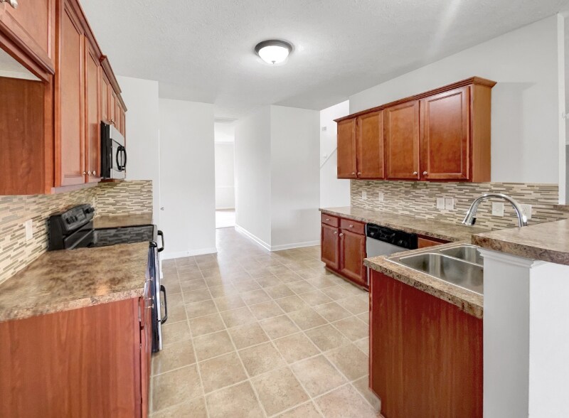 Building Photo - 102 Privett Ct