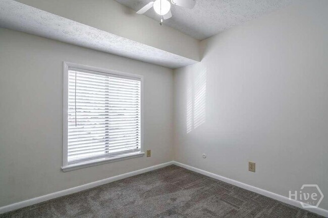 Building Photo - 108 Fernbanks Ct