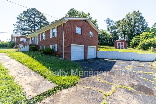 Building Photo - 6633 Wachese Ln