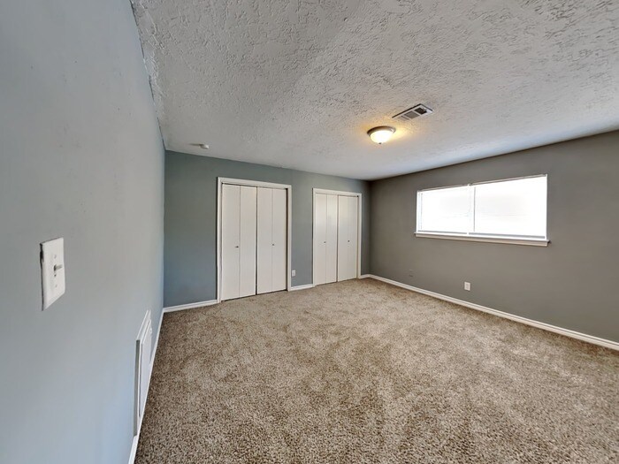 Building Photo - 2142 Oak Shores Dr