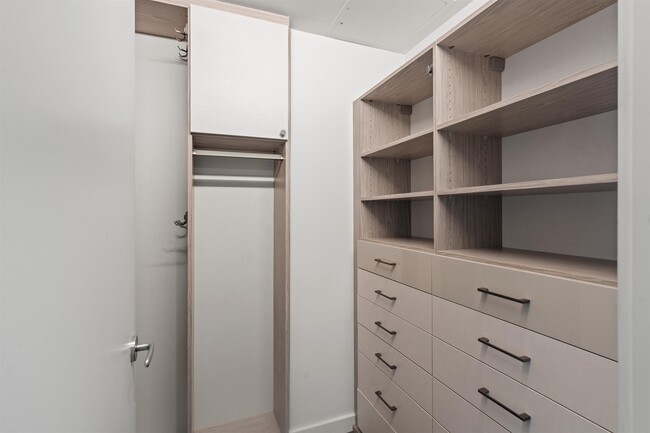 Building Photo - 320 Adolphus Ave