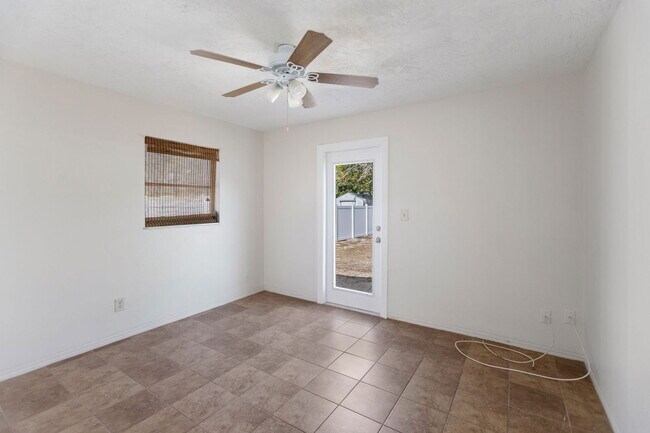 Building Photo - 4559 33rd Ave N