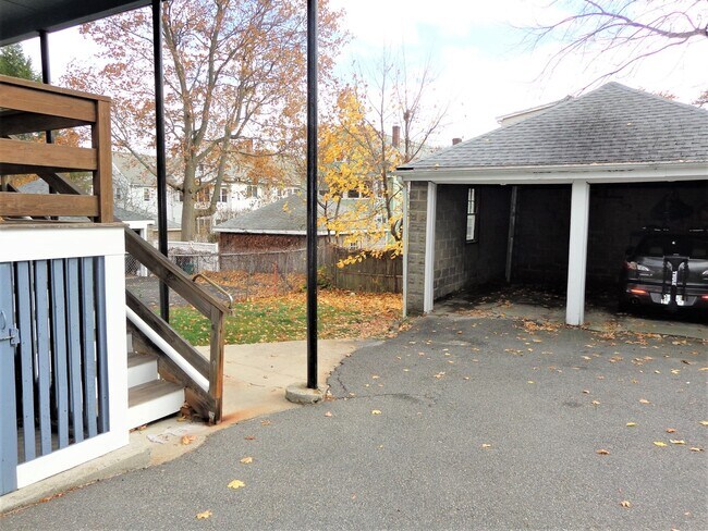 Building Photo - 20 School St