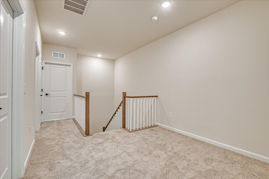 Building Photo - 624 Sadie Cir