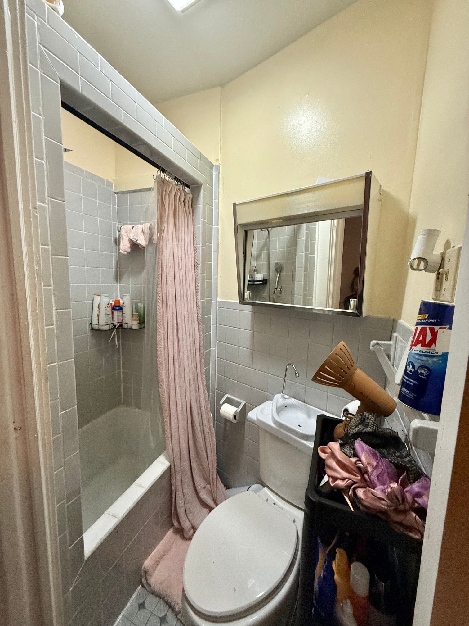 Building Photo - 167 Davis Ave