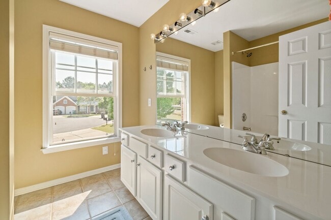 Building Photo - Beautiful 4 Bedroom, 2.5 Bath in Ballantyn...
