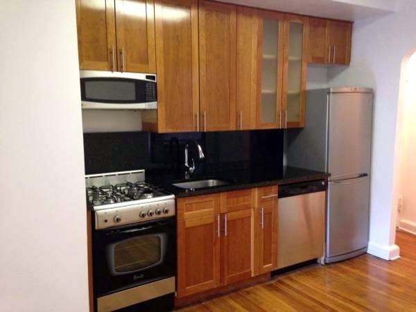 Building Photo - Cozy studio with decorative fireplace