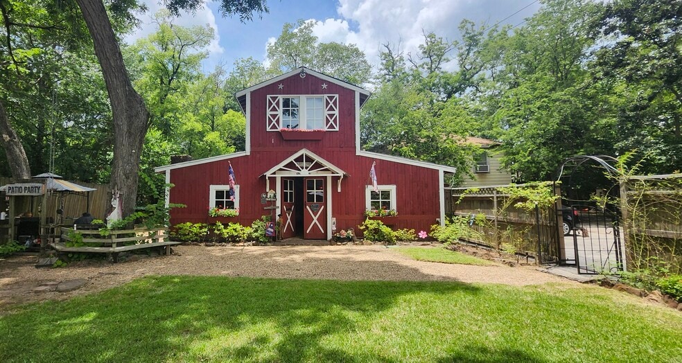 Barn - 415 Sunny Ln