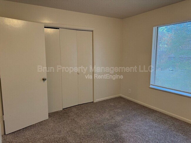 Building Photo - 10417 Victoria Dr