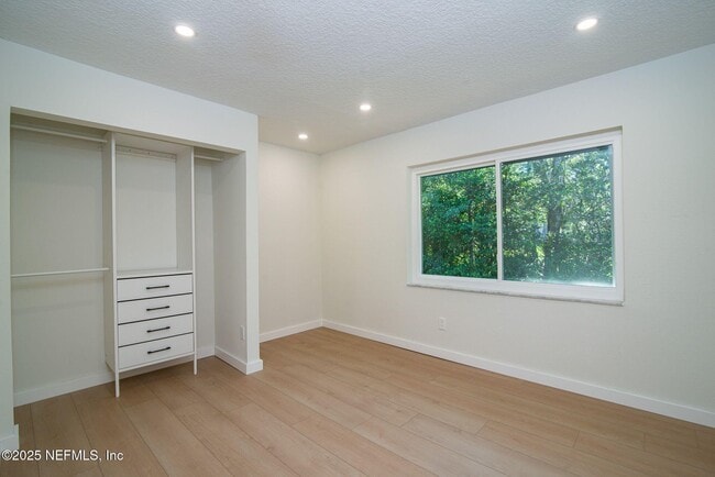 Building Photo - 77 Sanchez Dr E