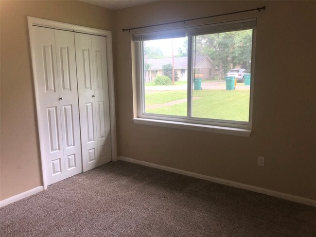 Building Photo - 307 Moss Hill Ln