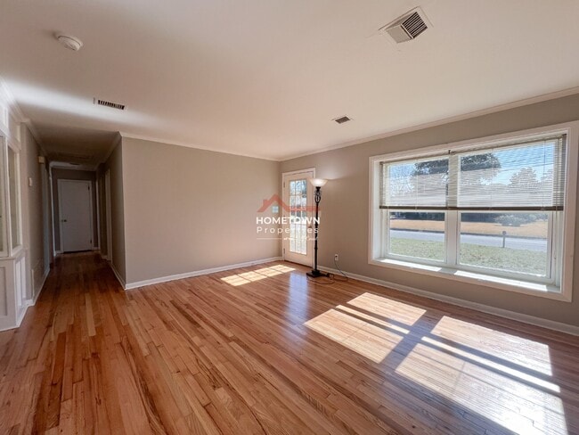 Building Photo - 3730 Forest Glen Dr