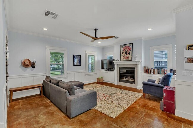 Building Photo - 4220 Threadgill St
