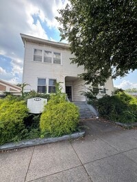 Building Photo - Newly Renovated 3 bedroom/1 bath Apartment!