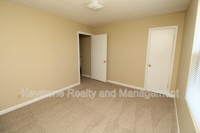 Building Photo - 3272 Tower Dr