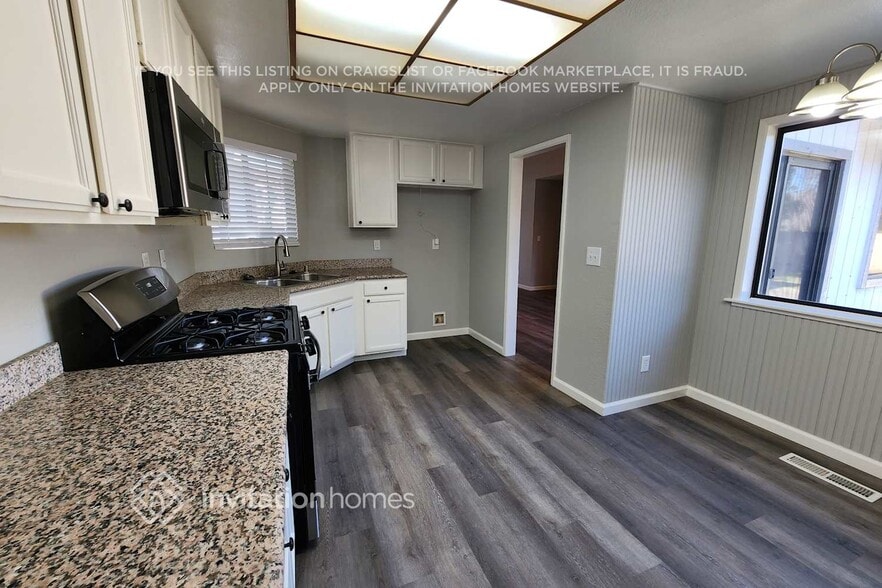 Building Photo - 1401 Mandarin Ct