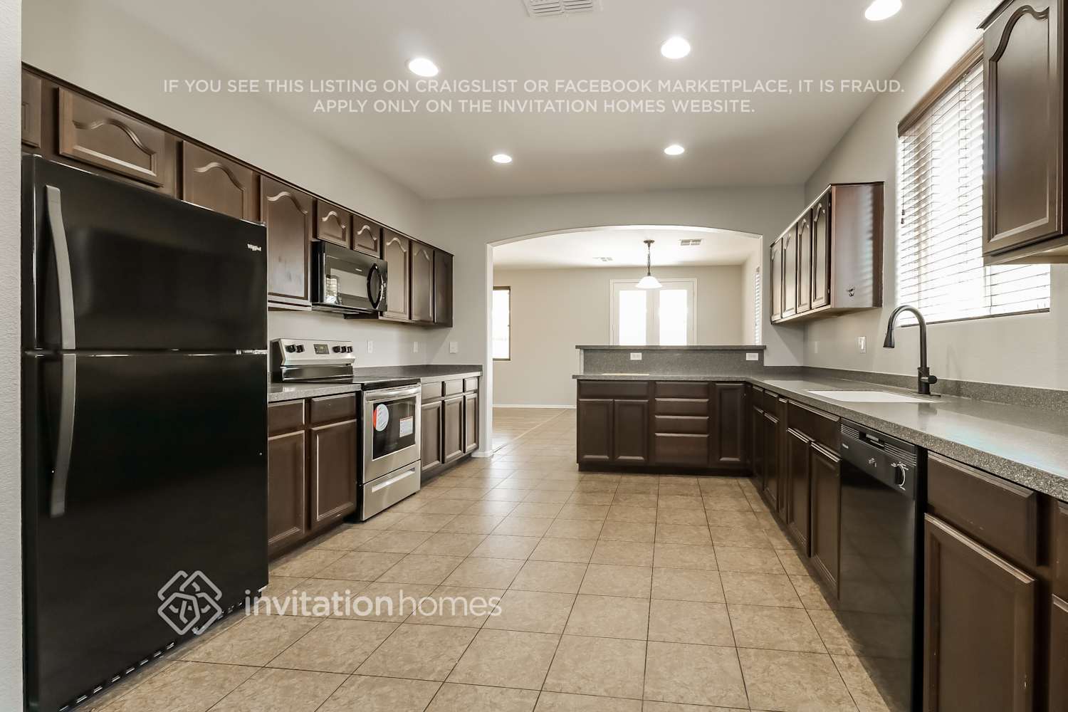 Building Photo - 17601 W Lilac St