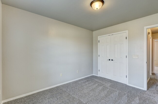 Building Photo - 2816 Coventry Manor Dr