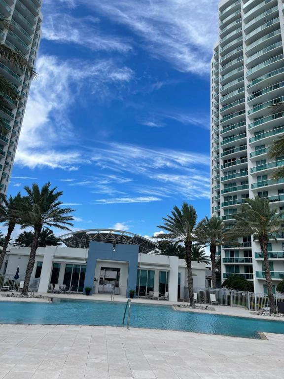 Building Photo - 241 Riverside Dr