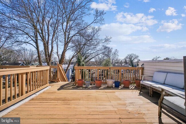 Building Photo - 1346 Nicholson St NW