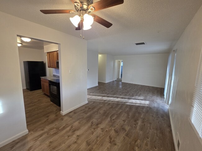 Building Photo - 545 N 25th St