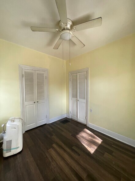 Building Photo - 134 E Maple St