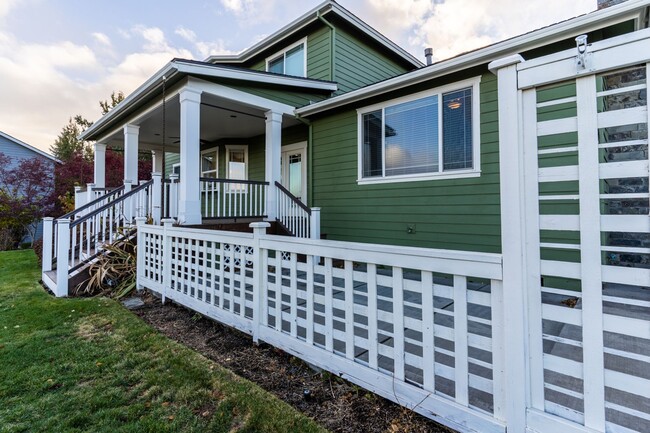 Building Photo - Stunning home on Awbrey Butte!