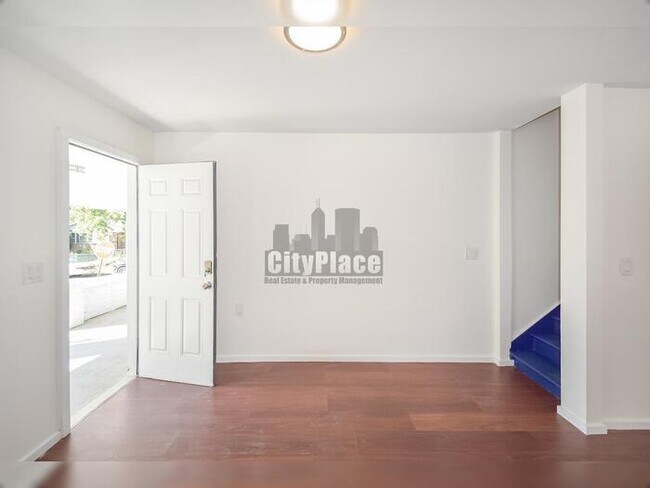 Building Photo - 227 S Dearborn St